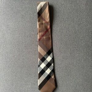 Burberry Classic Checkered Tie in Brown and Black